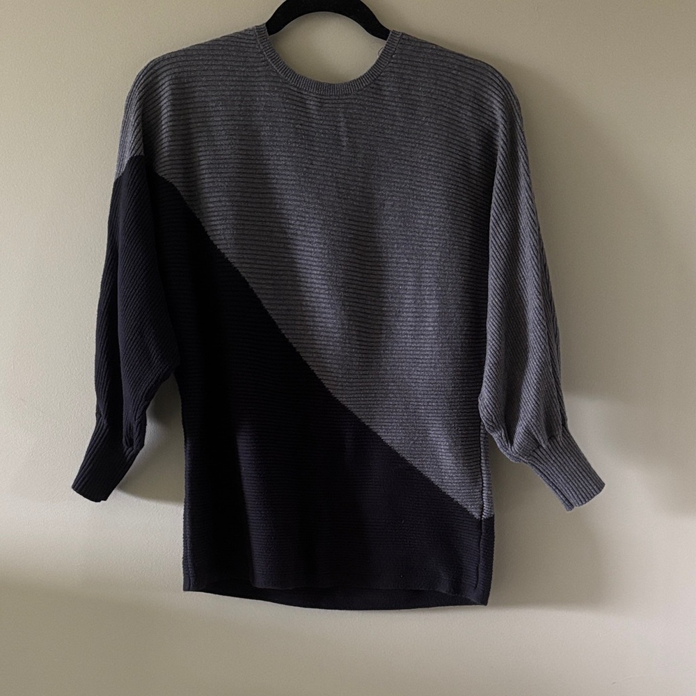 Vince Camuto Women's Gray and Black Crewneck Sweater